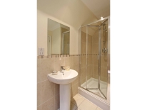 Badgerswood Drive, en-suite shower